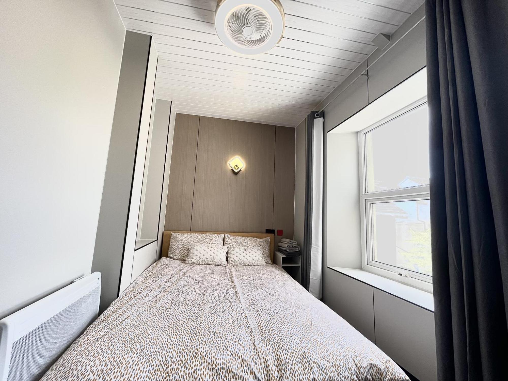 Welsh Holiday Accommodation - Modern Living Pembroke Dock Exterior photo