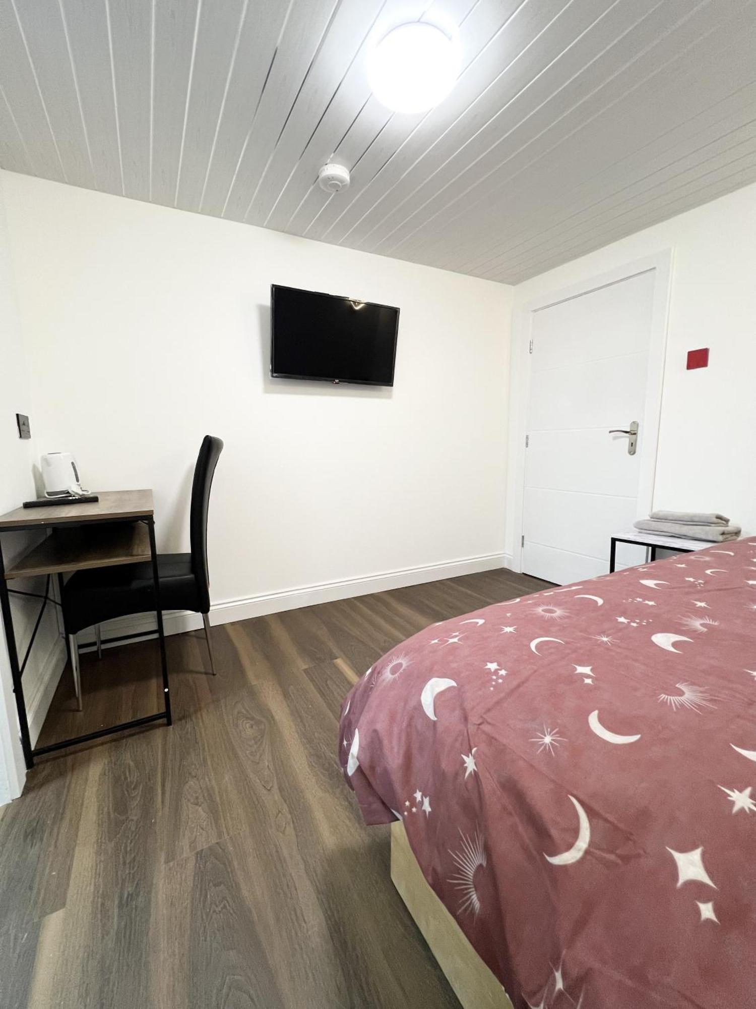 Welsh Holiday Accommodation - Modern Living Pembroke Dock Exterior photo